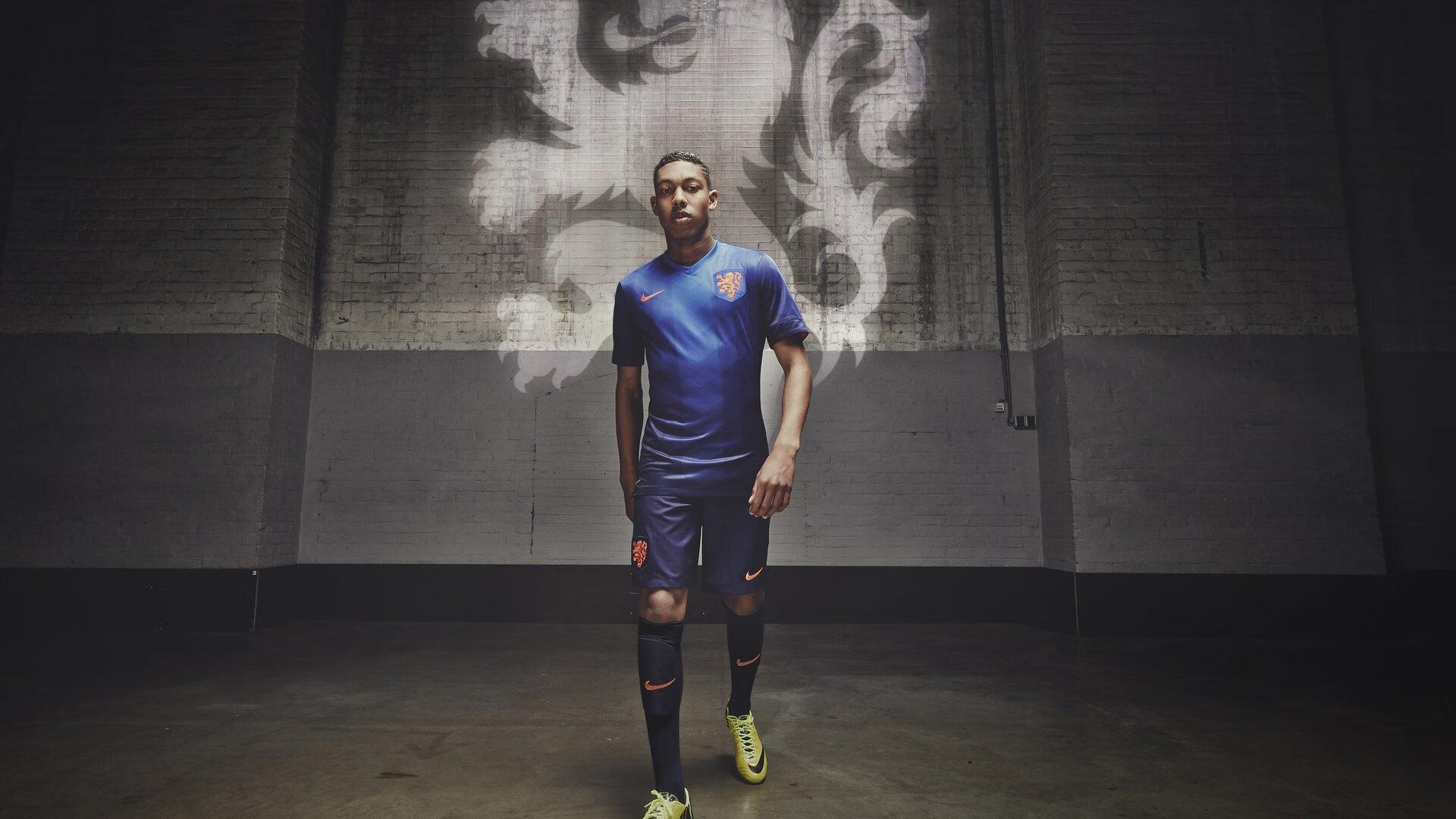 巴黎圣日耳曼今夏转会策略曝光，罗马诺确认，哈维-西蒙斯只租不卖，态度坚决引关注