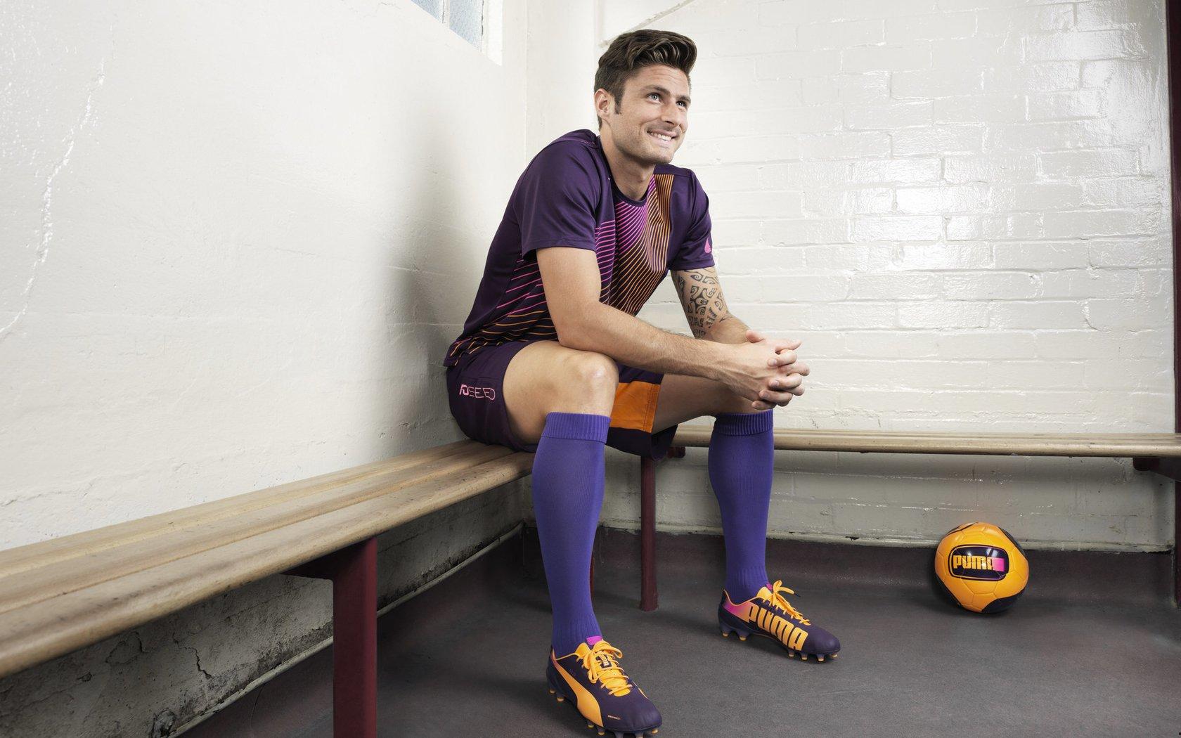 格林斯比俱乐部官方悼念张恩华，英格兰球迷追忆中国传奇，他是我童年的英雄